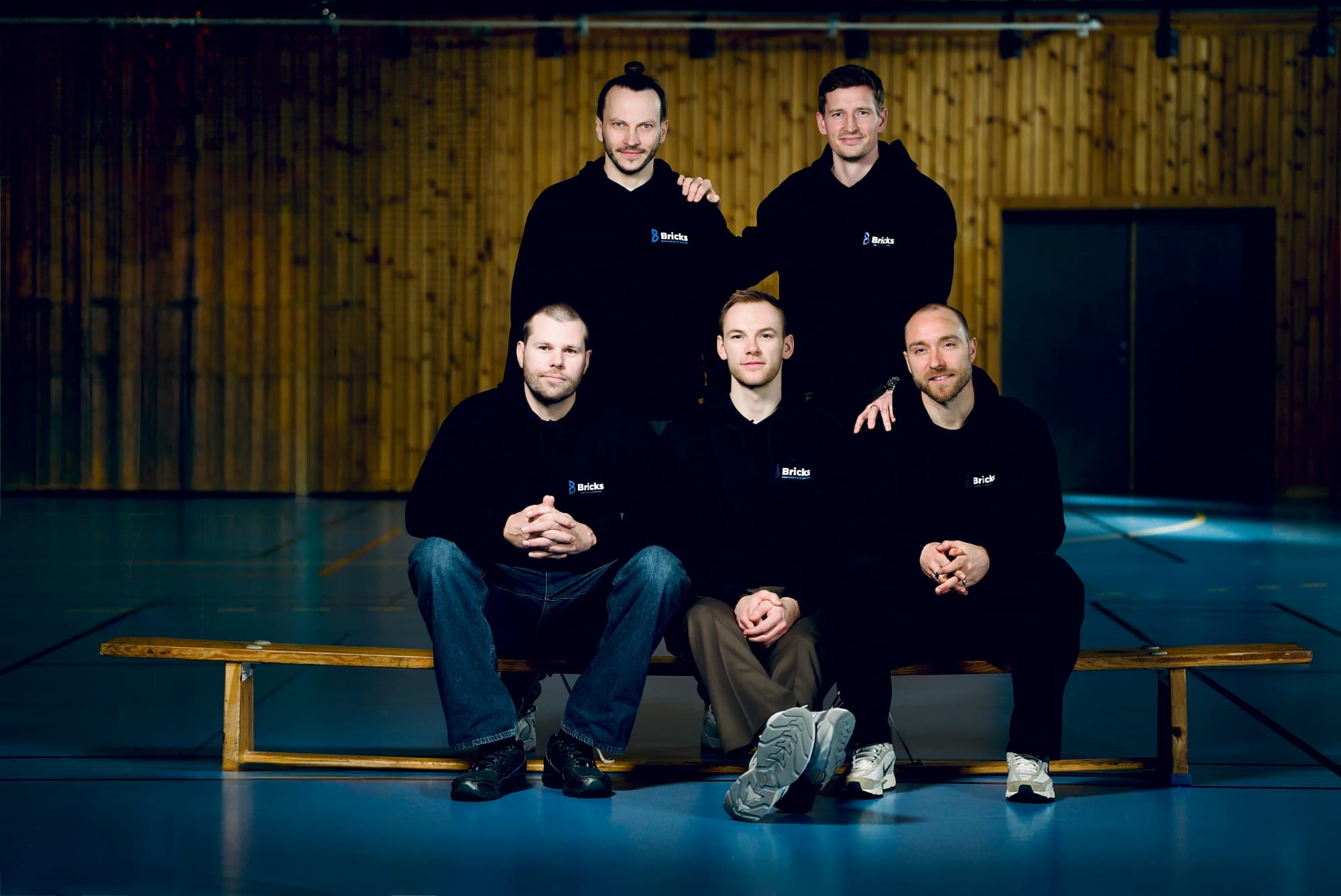 Christian Eriksen, Mathias Gidsel og Mikkel Hansen sammen med Bricks-stiftere